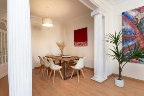 Seating area, Dining area