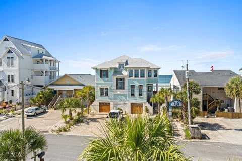 Property building, Day, Neighbourhood, Natural landscape, Beach