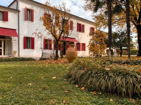 Property building, Garden, Autumn, Garden view