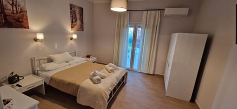 Bed, Bedroom, wardrobe, air conditioner