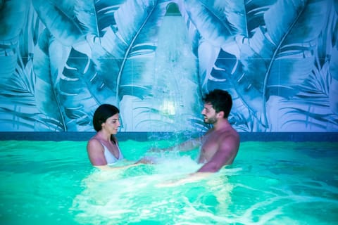 Hot Tub, Swimming pool