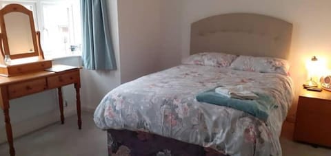 Bedroom, Street view