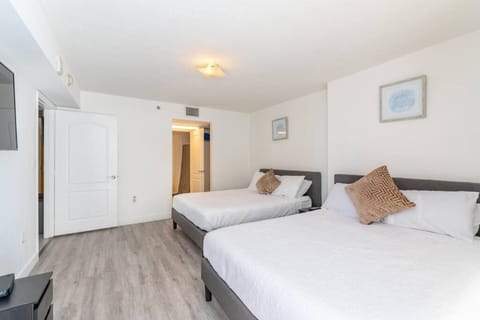 Gorgeous 2BR in the Heart of Brickell, Free Parking Apartment in Brickell