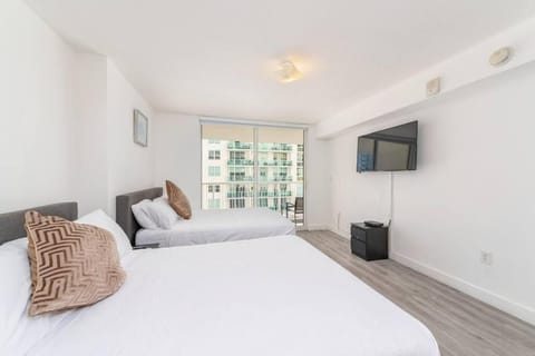 Gorgeous 2BR in the Heart of Brickell, Free Parking Apartment in Brickell