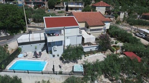 Property building, Day, Neighbourhood, Bird's eye view, Pool view, Swimming pool, Location
