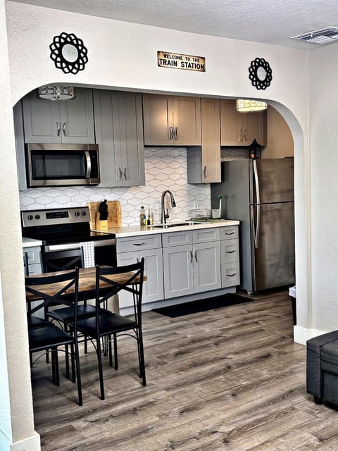 Kitchen or kitchenette, Seating area, Dining area