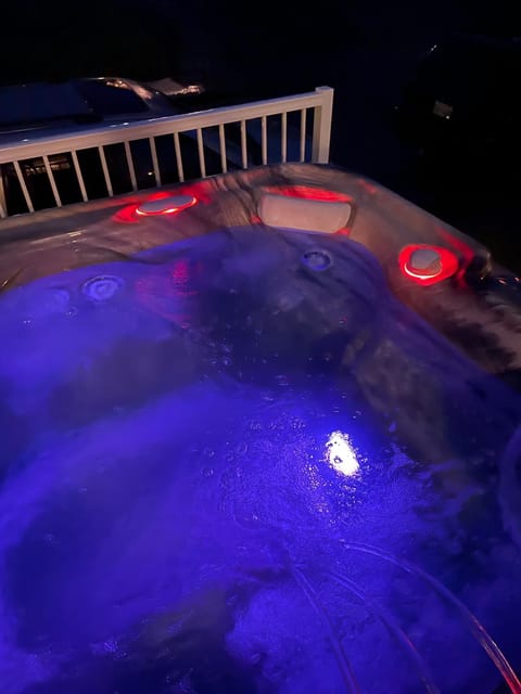 Hot Tub, Hot Tub