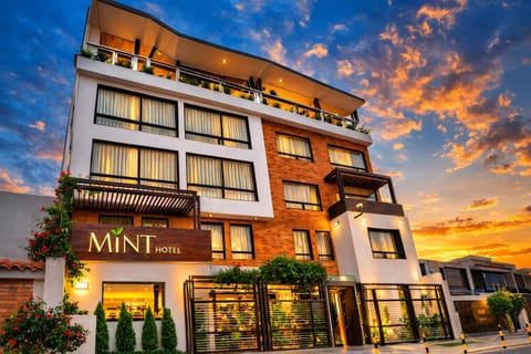 Property building, Facade/entrance, Logo/Certificate/Sign