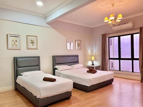 Bed, Photo of the whole room, Bedroom, towels, air conditioner