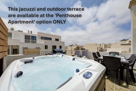 BBQ facilities, Hot Tub, Balcony/Terrace, Dining area, sunbed