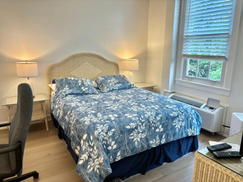 TROPICAL Palm Beach NEW SUITE 3 Beds 2 BEDRS &2BATHROOMS ENSUITE BEACH 5 MINOutdoorPOOL Garden Apartment hotel in Palm Beach