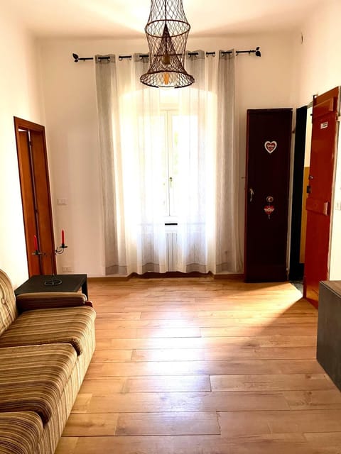 Living room, Photo of the whole room, Seating area