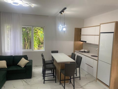 Kitchen or kitchenette, Living room, Seating area, Dining area, Communal kitchen