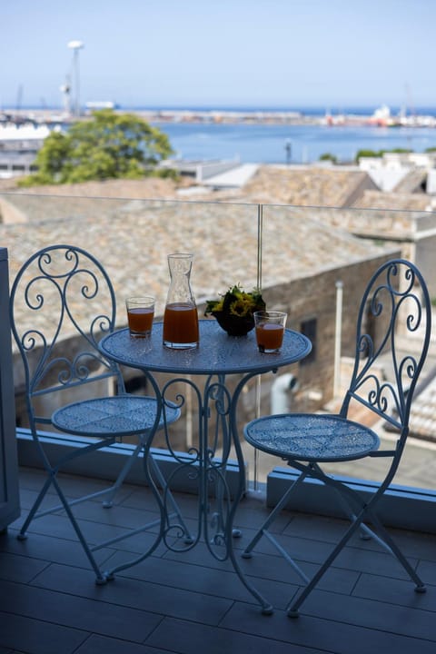 Day, Natural landscape, View (from property/room), Balcony/Terrace, Decorative detail, Decorative detail, Sea view