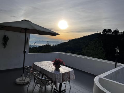 Balcony/Terrace, Mountain view, Sunrise