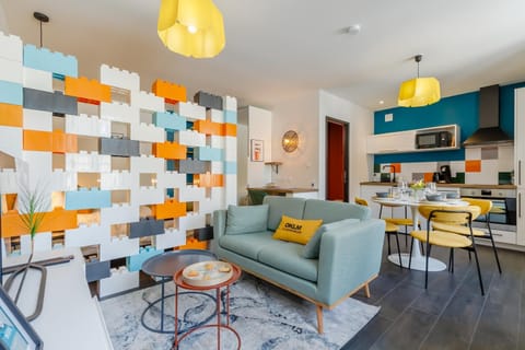 Kitchen or kitchenette, Living room, Photo of the whole room, Seating area, Dining area