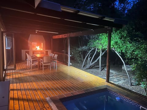 Night, Pool view