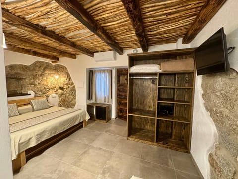 Bed, TV and multimedia, Bedroom, wardrobe