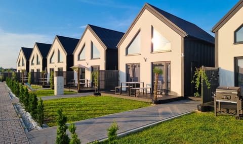 Property building, Day, Garden, Garden view