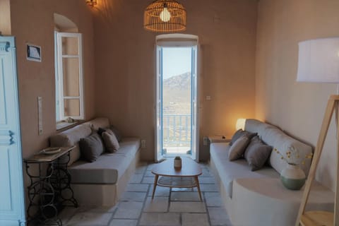 Seating area, Bedroom, Mountain view
