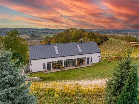 Property building, Day, Natural landscape, Other, Windsurfing, Mountain view, Sunrise, Sunset