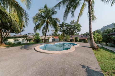 Baan Gatto Bed and Breakfast in Khuekkhak