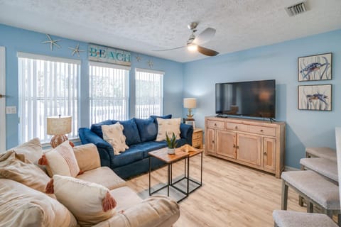 TV and multimedia, Living room, Decorative detail, Seating area, fireplace, locker, air conditioner
