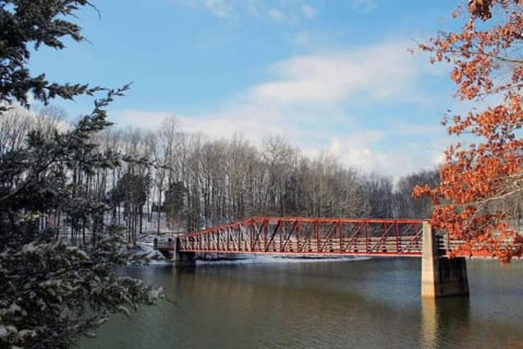 Newly Renovated Cozy Place Minutes From The Lake Apartment in Tennessee