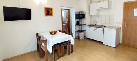 Living room, Seating area, Dining area, stove, kitchen