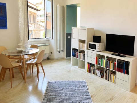 TV and multimedia, Living room, Dining area