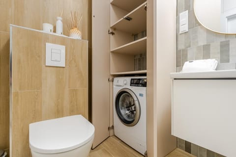 Toilet, Bathroom, washing machine