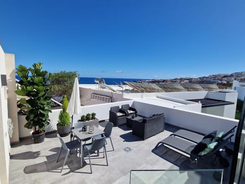 Property building, Patio, Day, Natural landscape, Balcony/Terrace, Seating area, Dining area, Sea view