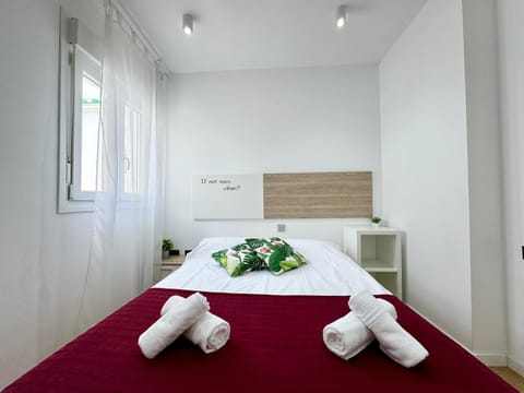 Nearby landmark, Bed, Photo of the whole room, Bedroom, towels