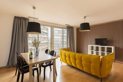 Communal lounge/ TV room, Seating area, Dining area