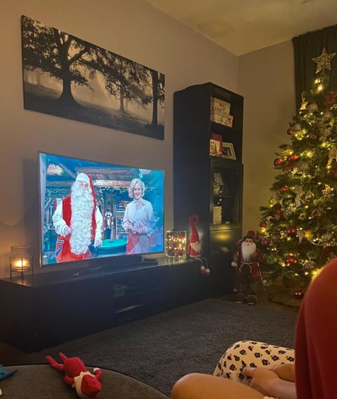 Detached Town centre Villa in Cashel Sleeps 6 Private BBQ Area & Jacuzzi Bath House in Co. Tipperary, Ireland