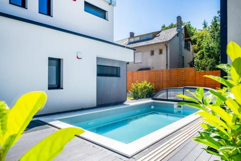 Property building, Swimming pool, Swimming pool