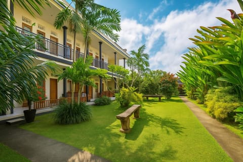 Property building, Day, Garden, Garden view