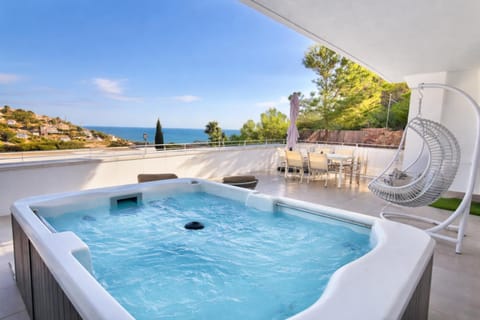 Hot Tub, Balcony/Terrace