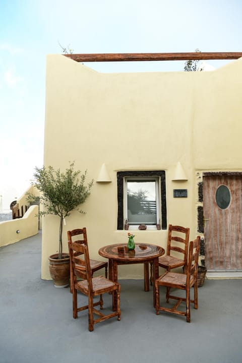 Patio, Facade/entrance