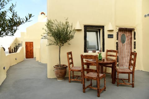 Patio, Facade/entrance, Dining area