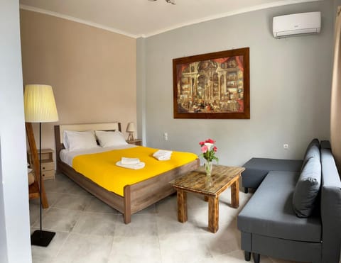 Bed, Seating area
