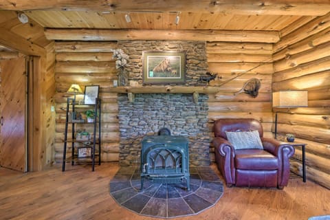 The Red Pine Cabin with Private Pond and Dock! Cabin in Ohio