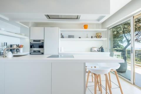 Elegant 3-Room Apartment with Terrace Pool & Island Views Apartment in Cannes