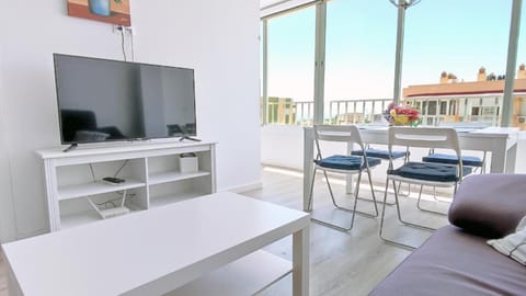 Day, TV and multimedia, Living room, Dining area, City view, Sea view, heating, internet, air conditioner