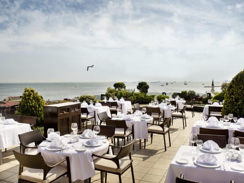 Restaurant/places to eat, Day, Natural landscape, Balcony/Terrace, Sea view