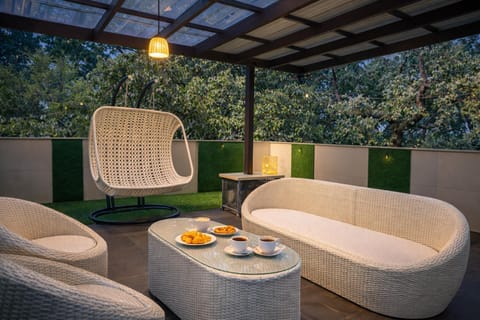 Food and drinks, Seating area, Food