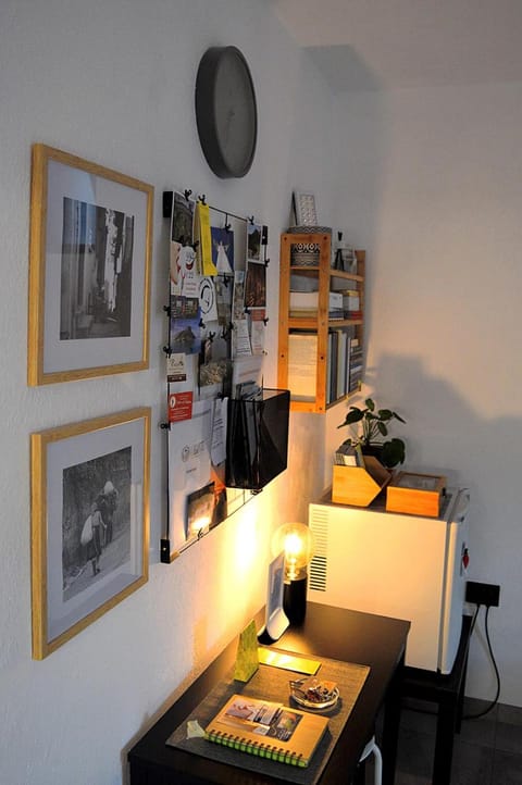 Library, Photo of the whole room, oven