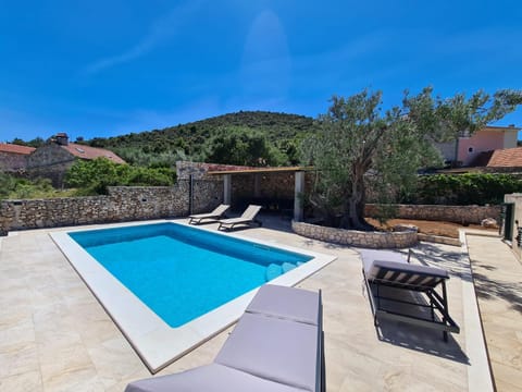 Patio, Day, Natural landscape, Mountain view, Pool view, Swimming pool, sunbed