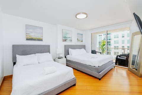 Amazing 2 BR APT at Brickell, Free Parking Apartment in Brickell