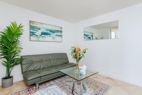 Amazing 2 BR APT at Brickell, Free Parking Apartment in Brickell